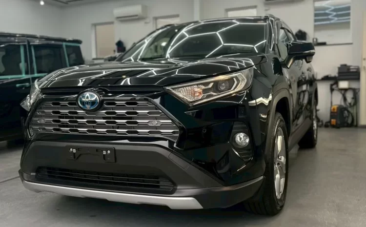 【トヨタ RAV4】ファインラボ オリジナルセラミック＋ウィンドウ全面コーティング＋ウィンドウ全面水垢油膜除去施工